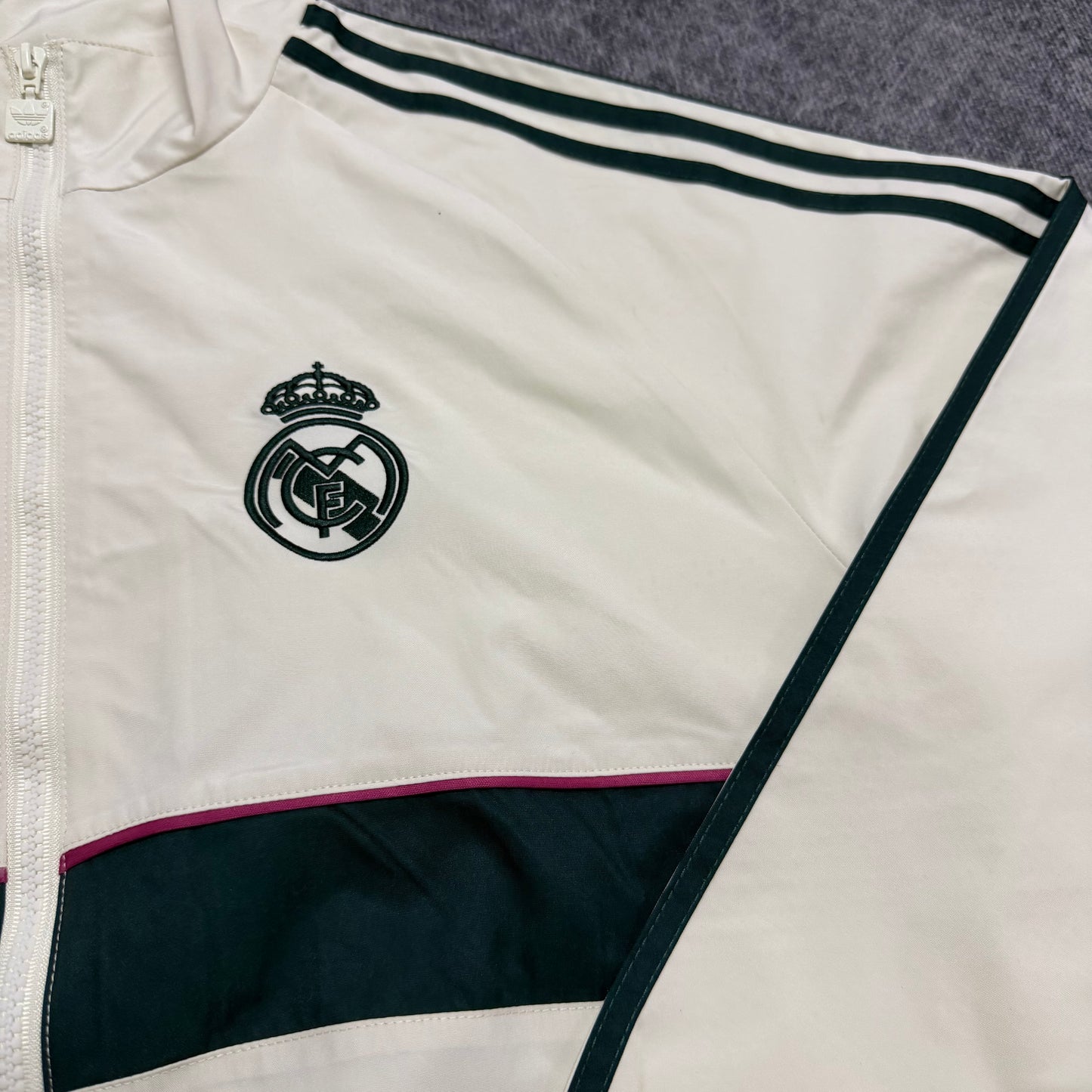 Real Madrid 26-27 models beige Windbreaker