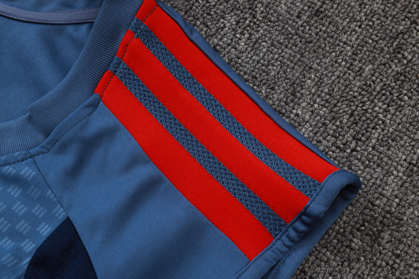 Bayern 2627 Sleeveless Training Kit  Dark green