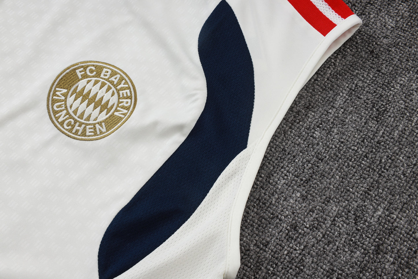 Bayern 2627 Sleeveless Training Kit  Dark green 1