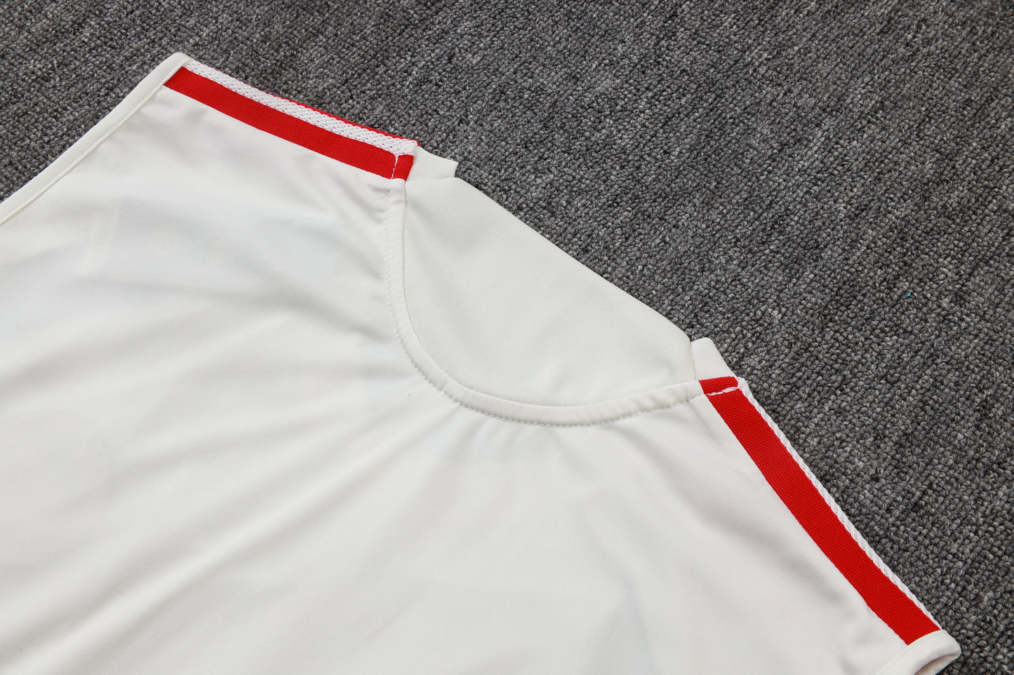 Bayern 2627 Sleeveless Training Kit  Dark green 1
