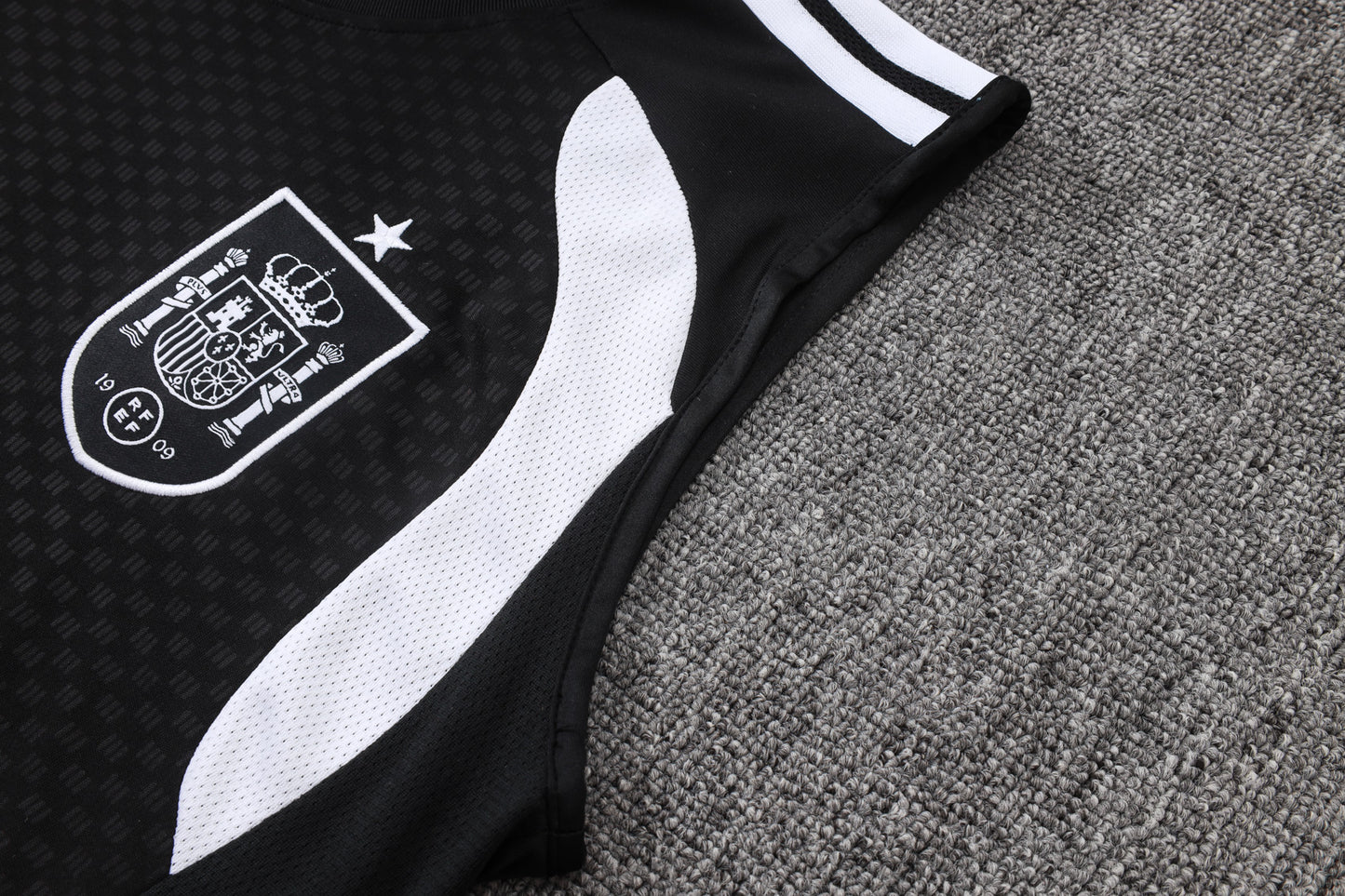 Spain 2627 Sleeveless Training Kit 1