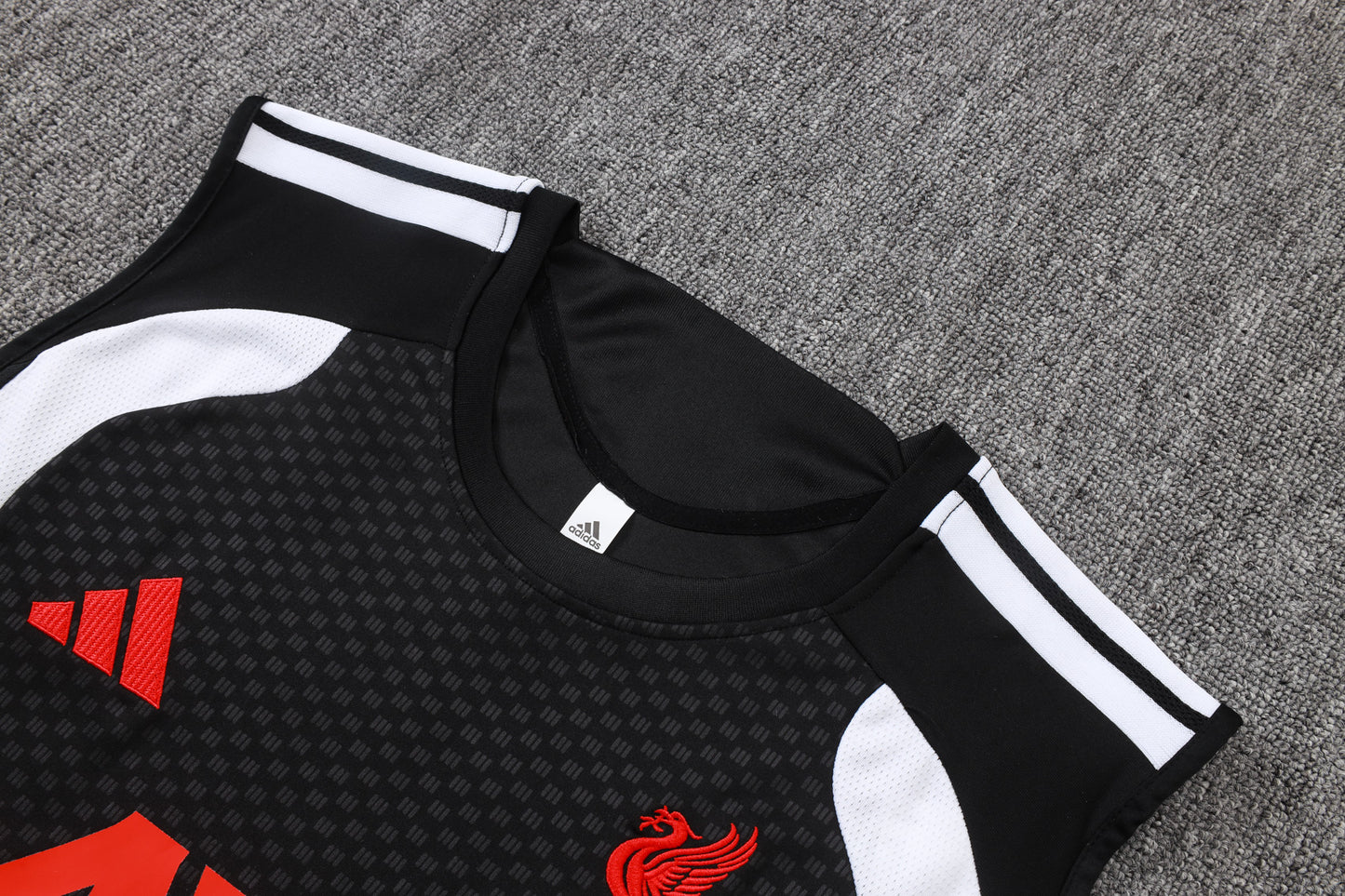 Liverpool 2627 Sleeveless Training Kit 1