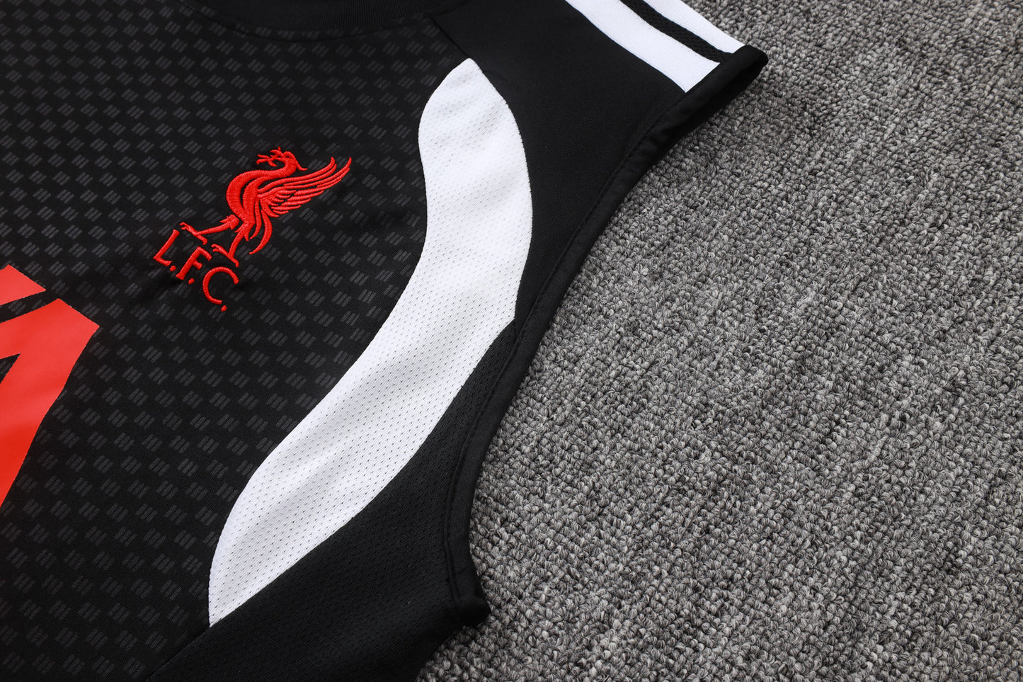 Liverpool 2627 Sleeveless Training Kit 1