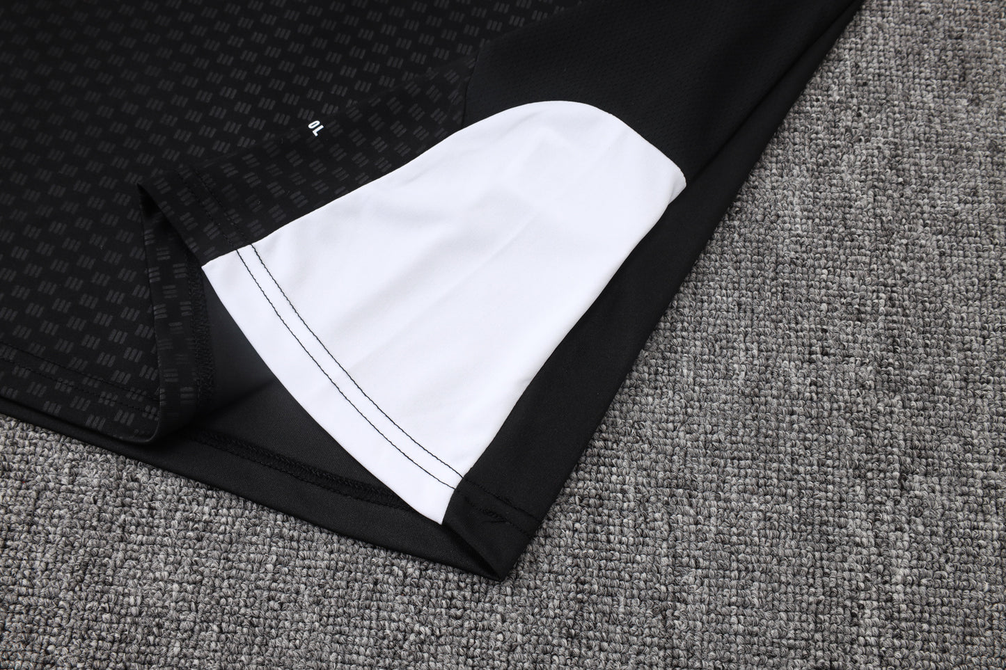 Liverpool 2627 Sleeveless Training Kit 1
