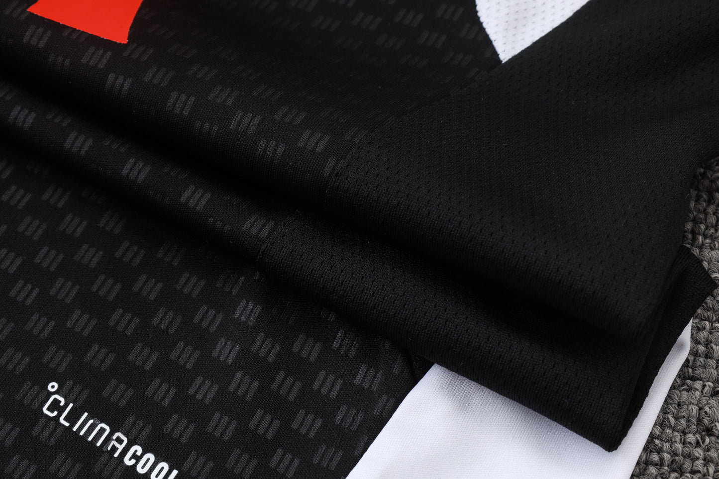 Liverpool 2627 Sleeveless Training Kit 1