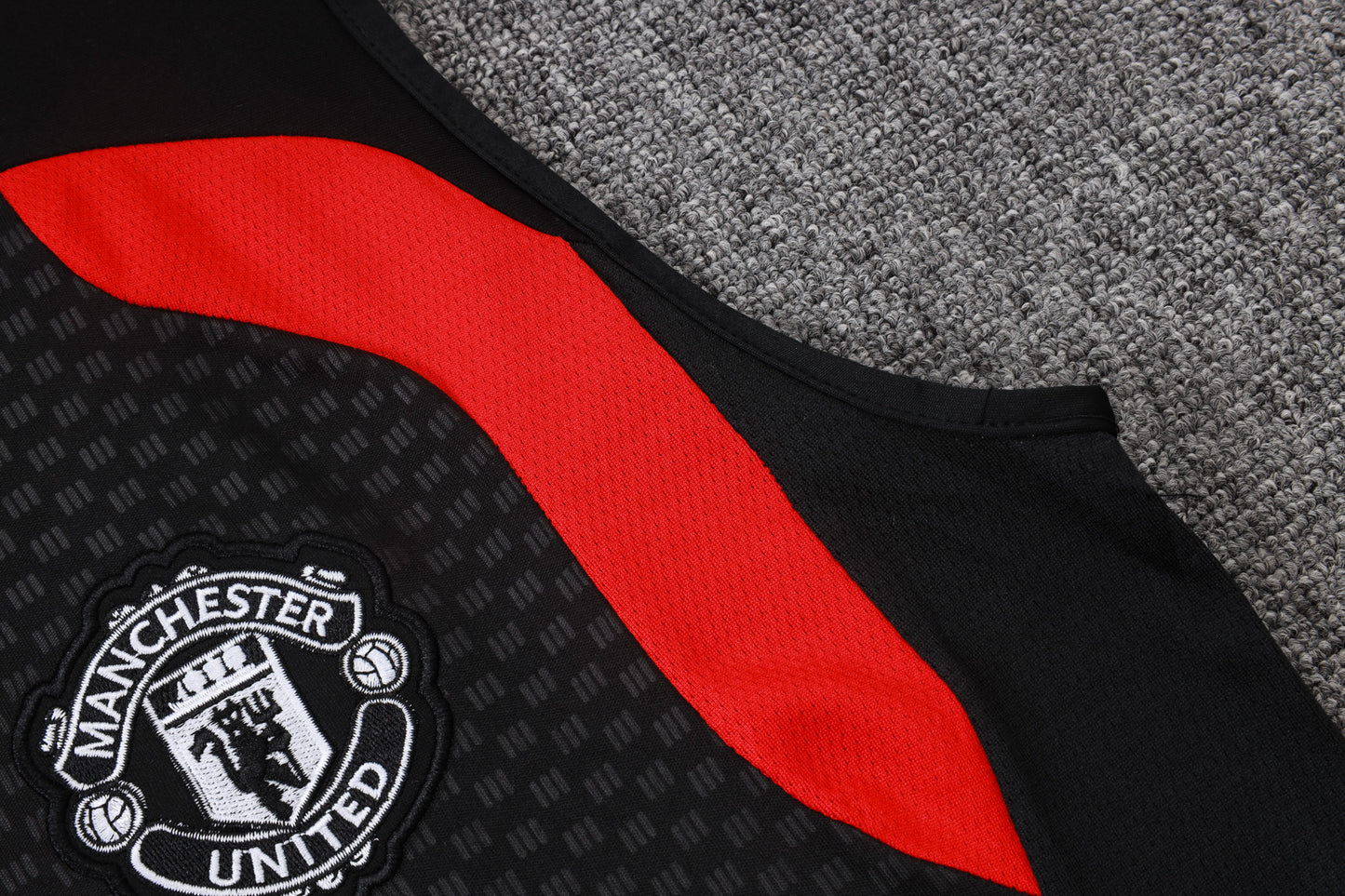 Manchester United 2627 Sleeveless Training Kit 2