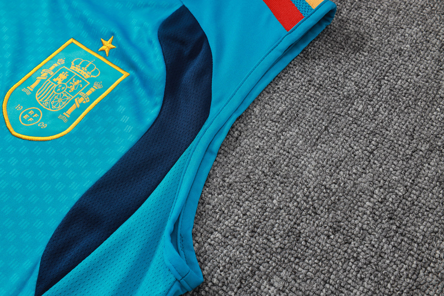 Spain 2627 Sleeveless Training Kit  3