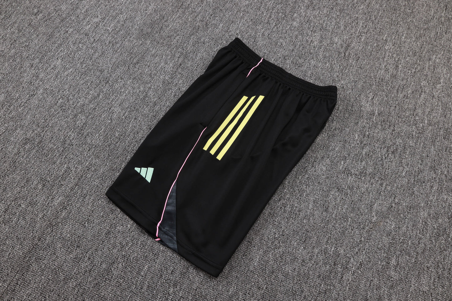 Juventus Sleeveless Training Kit -  Black/Pastel