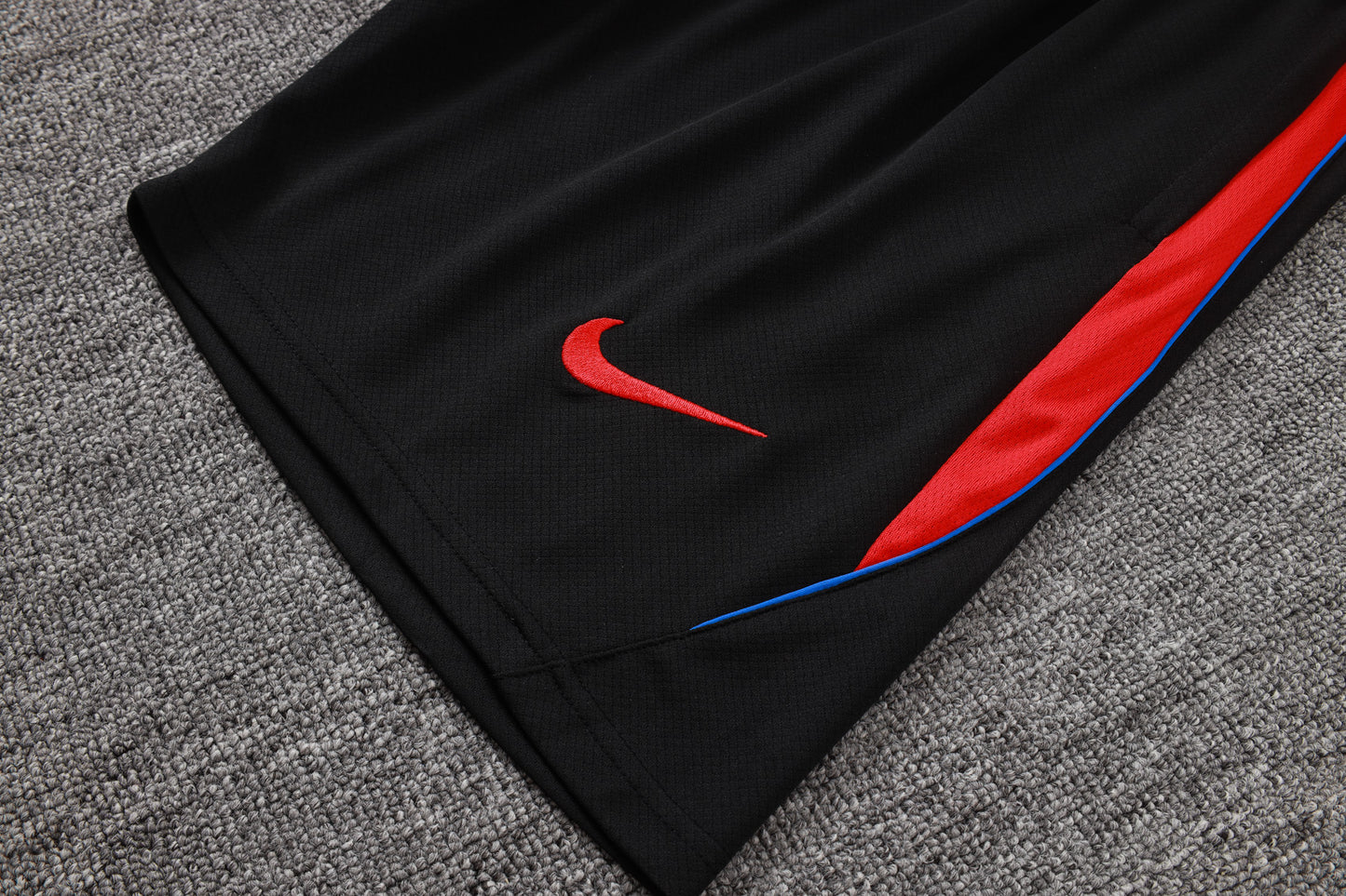 Paris 2627 Sleeveless Training Kit