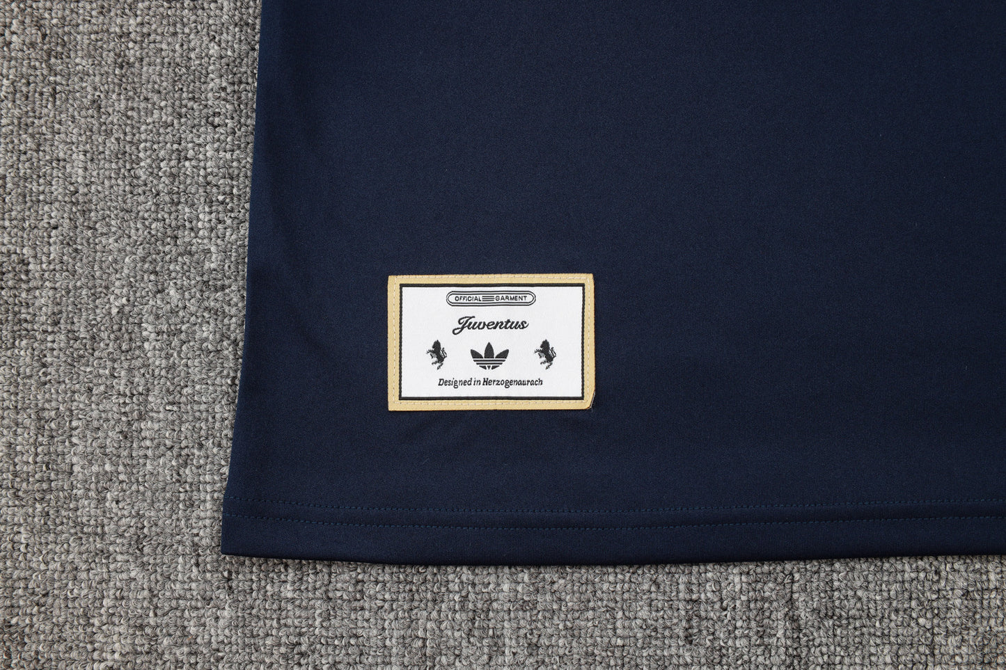 Juventus Sleeveless Training Kit - Retro Third