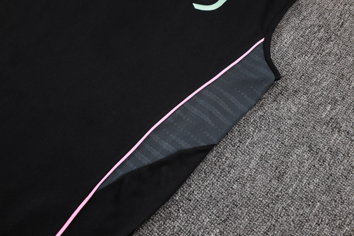 Juventus Sleeveless Training Kit -  Black/Pastel