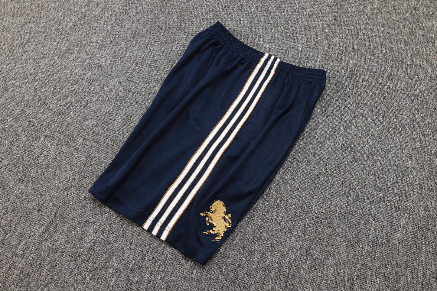 Juventus Sleeveless Training Kit - Retro Third