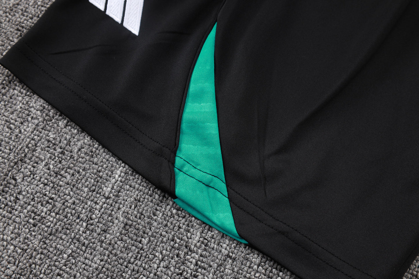 Liverpool Sleeveless Training Kit green