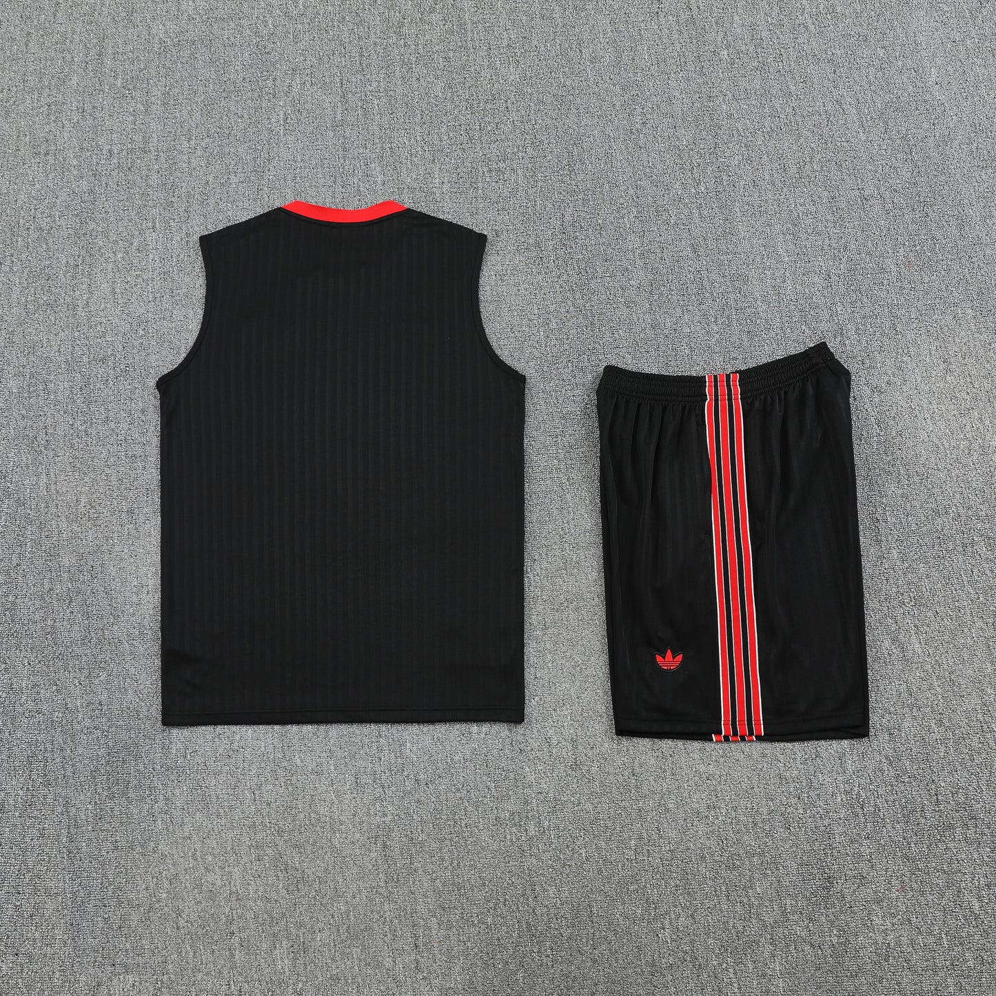 Manchester United  Sleeveless Training Kit Black stripes