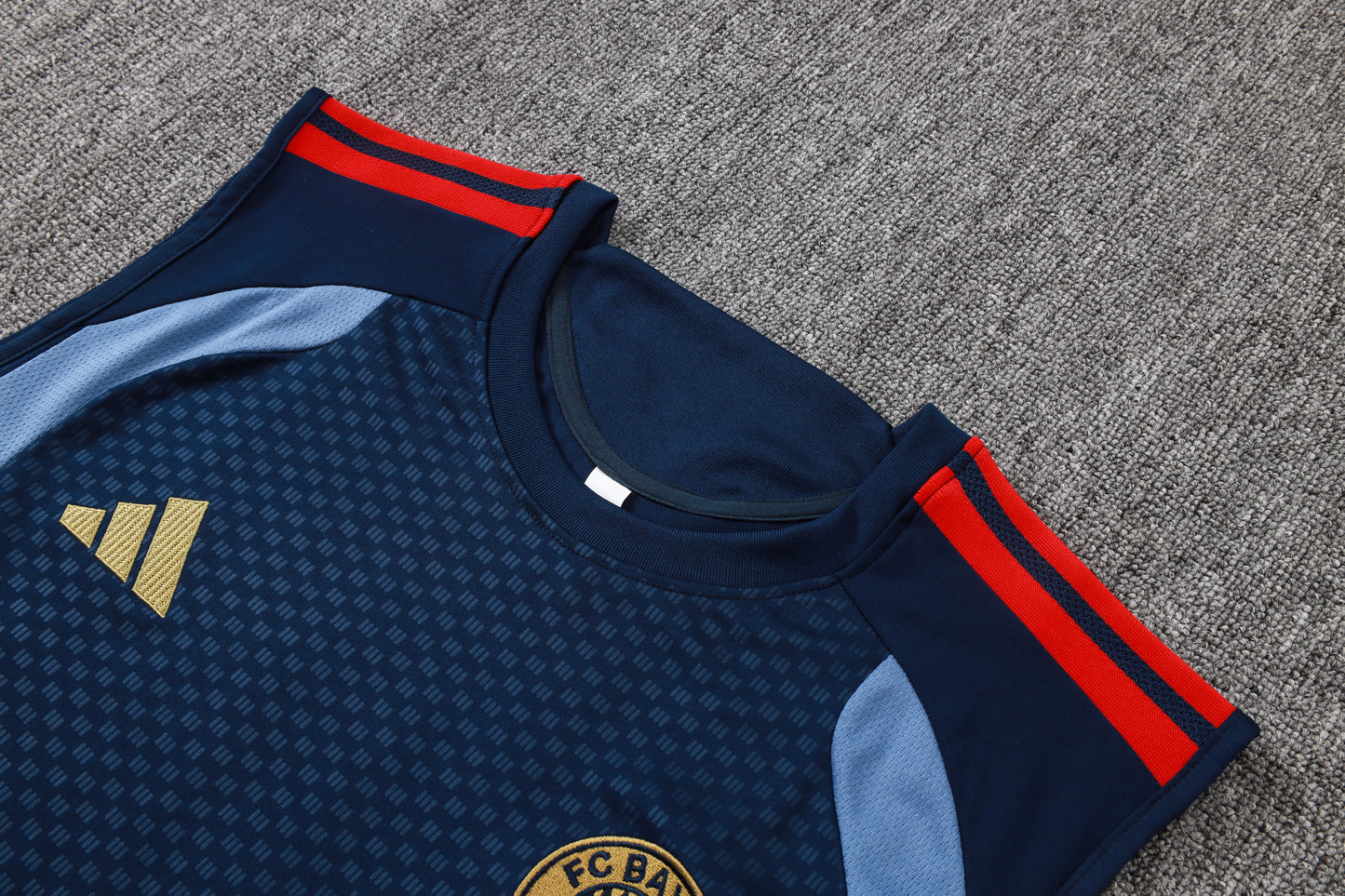Bayern 2627 Sleeveless Training Kit