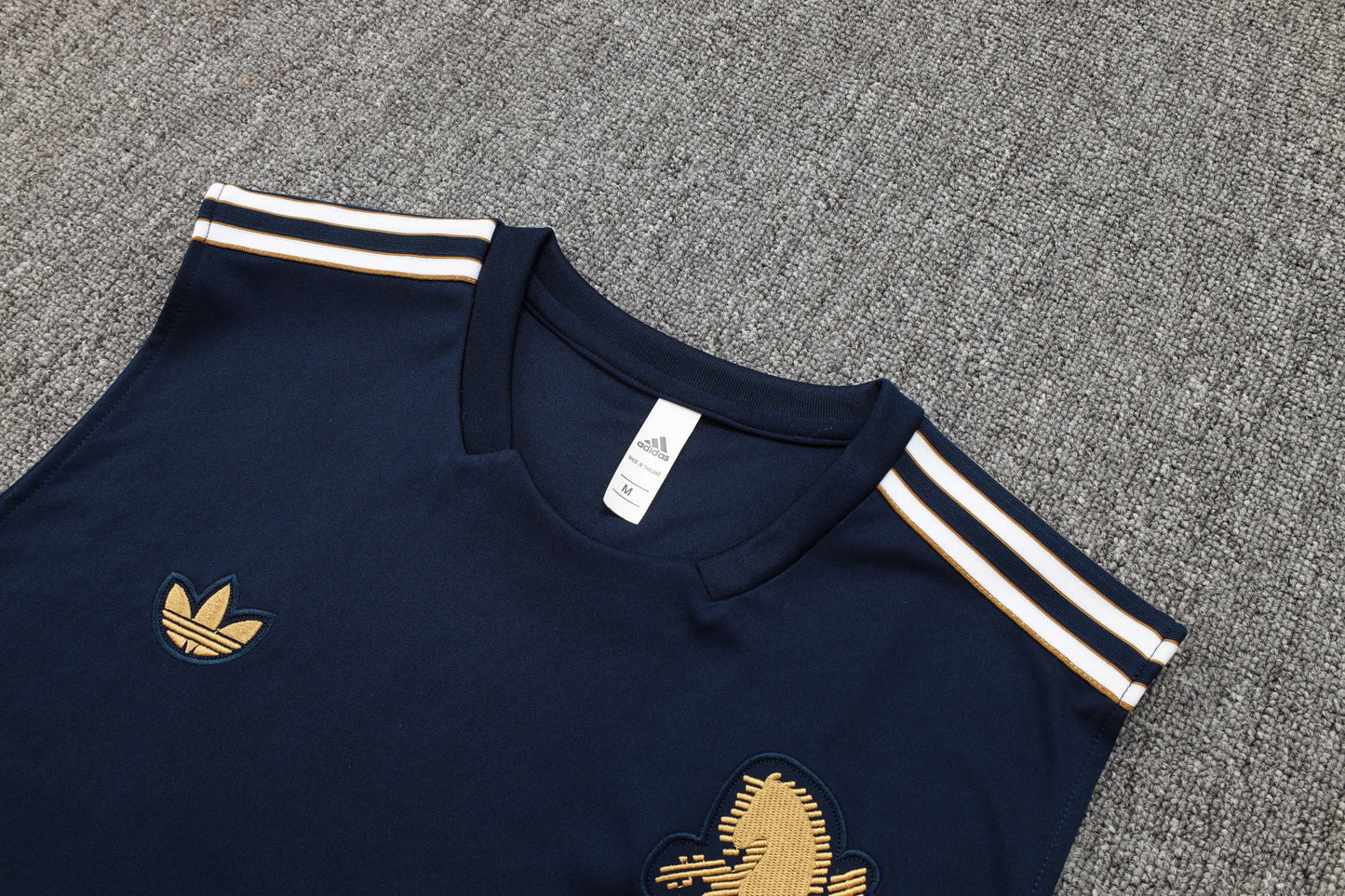 Juventus Sleeveless Training Kit - Retro Third