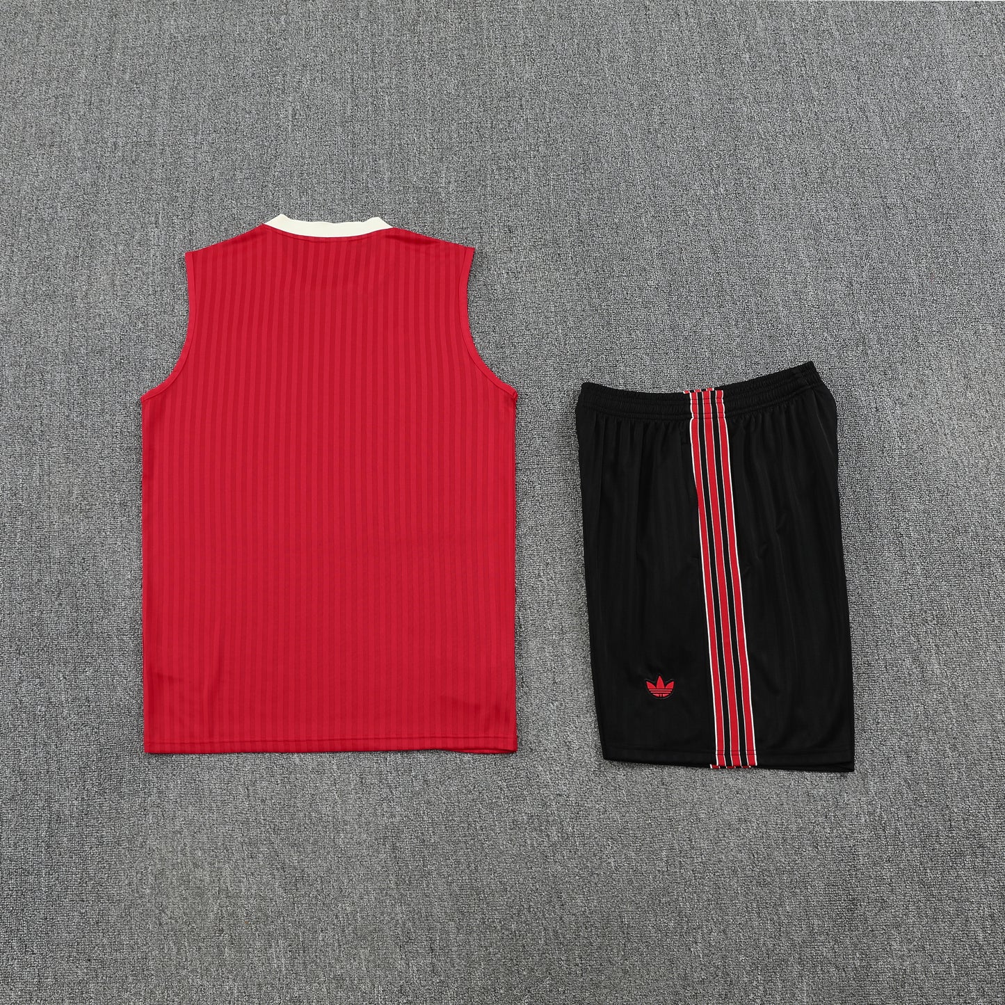 Manchester United  Sleeveless Training Kit Red stripes